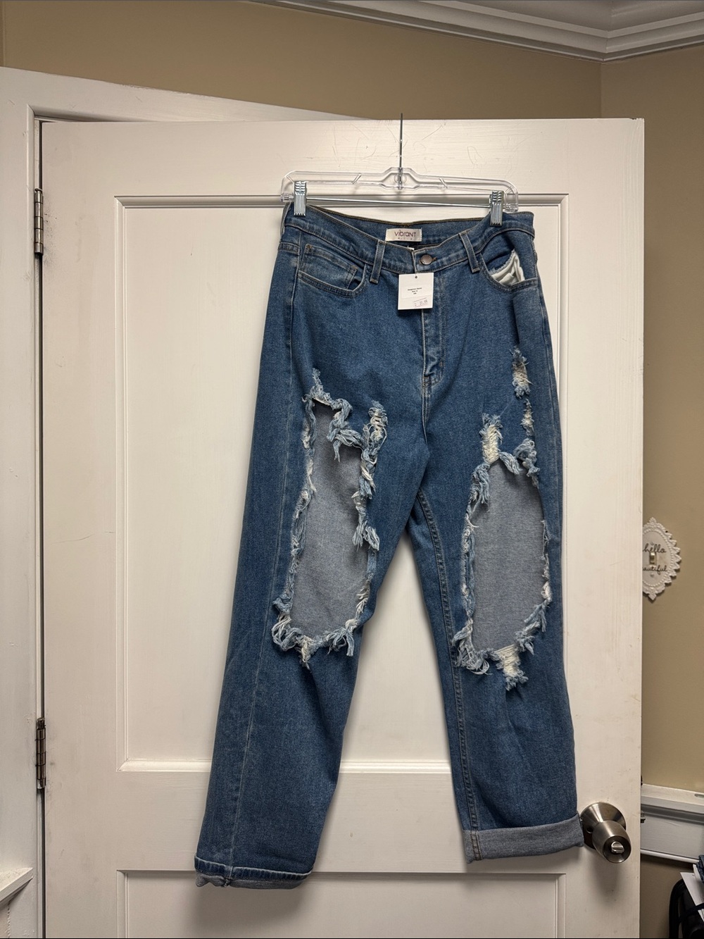 Vibrant Distressed Boyfriend Jeans in Denim Blue